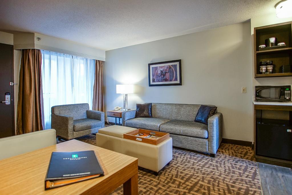 Готель Ramada By Wyndham Саутфілд Екстер'єр фото